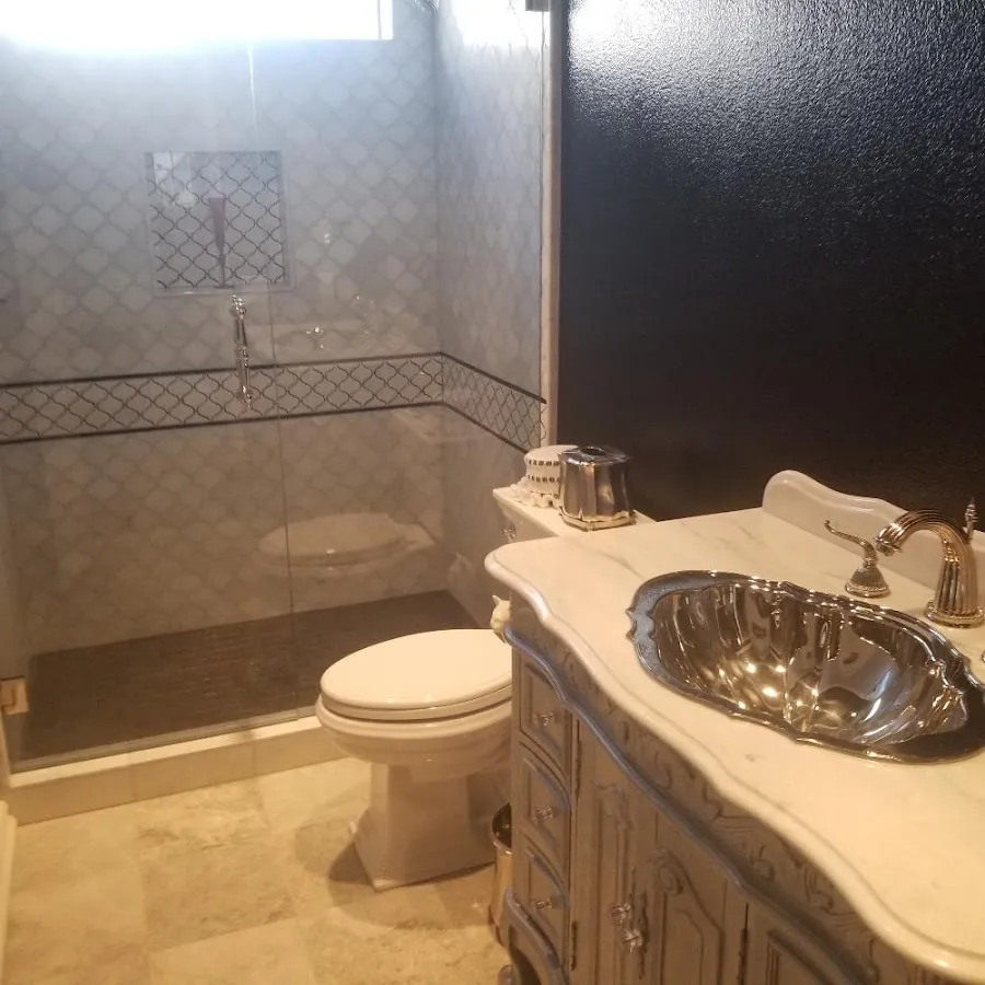 Professional plumbing work and bathroom remodeling in Progreso
